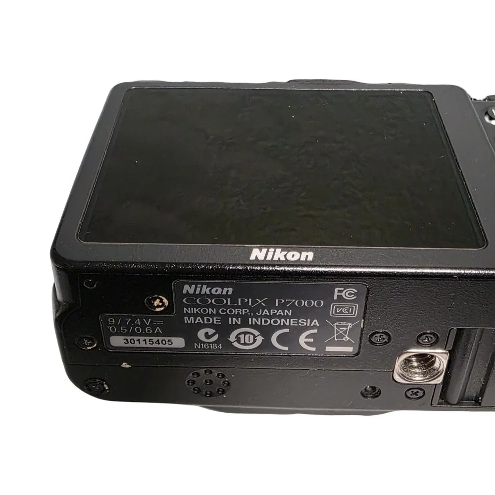 Nikon COOLPIX P7000 10.1MP Digital Camera - Black Charger Cable 16GB SD Card